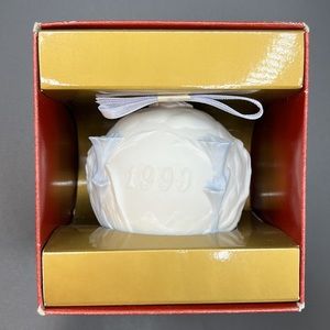 Lladro 1999 Christmas Ball Ornament Merry Christmas/Feliz Navidad- New In Box.